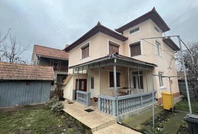 Casă cu 5 camere cu Teren 430 Mp în Central