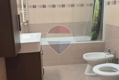 Apartament cu 2 camere decomandat în Funcționarilor