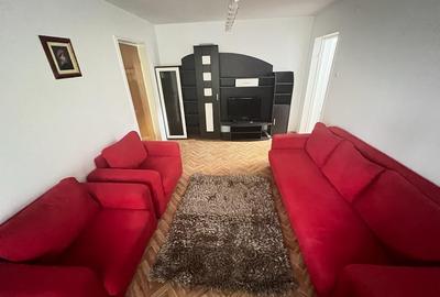 Apartament cu 3 camere semidecomandat în Drumul Taberei