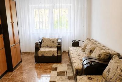 Apartament cu 3 camere decomandat în Tractorul