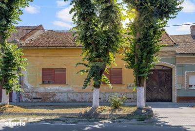 Casă cu 5 camere cu Teren 853 Mp în Central