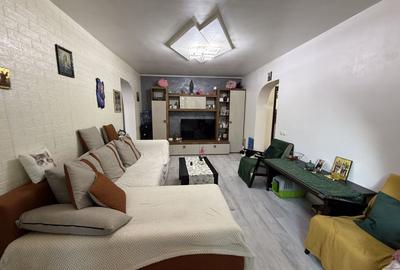 Apartament cu 3 camere semidecomandat, mobilat în Central - 1