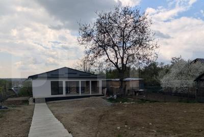 Casă cu 3 camere cu Teren 900 Mp în Răzvad - 5