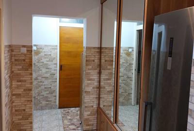 Apartament cu 3 camere semidecomandat în Muncii