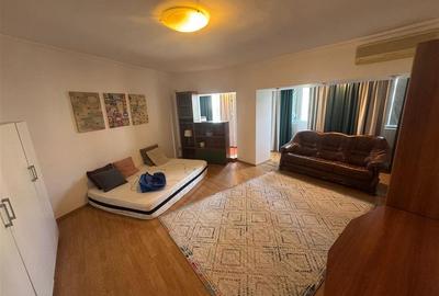 Apartament cu 3 camere decomandat în Brăilei