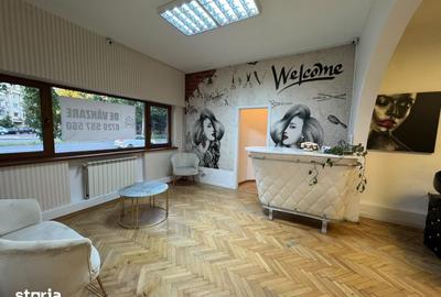 Apartament cu 3 camere semidecomandat în Victoriei