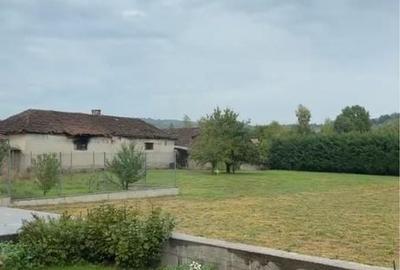 Teren de 1350 mp, în Central