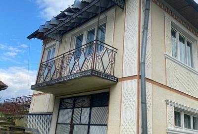 Casă cu 4 camere în Văleni