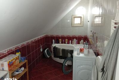 Casă cu 5 camere cu Teren 885 Mp în Ghioroc - 1