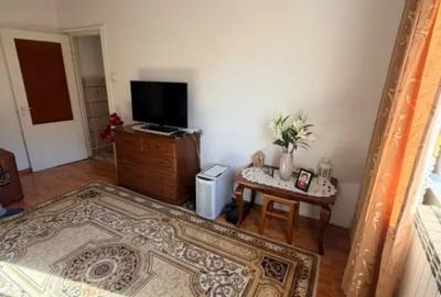 Apartament cu 3 camere semidecomandat în Casa de Cultură