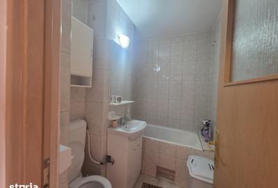 Apartament cu 2 camere decomandat în Tractorul