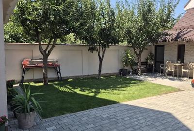 Casă cu 8 camere cu Teren 800 Mp în Central - 1