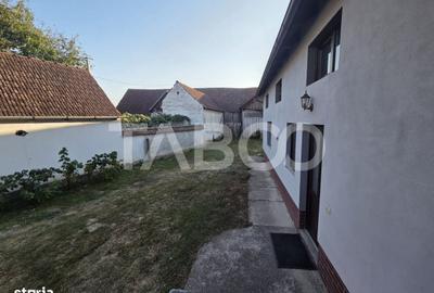 Casă cu 3 camere în Sâmbăta de Jos