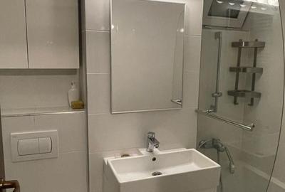 Apartament cu 3 camere semidecomandat în Obor
