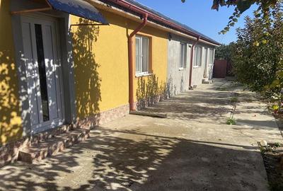 Casă individuală cu 4 camere cu Canalizare în Tătăranu