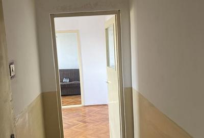 Apartament cu 3 camere nedecomandat în Micro 1