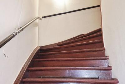 Apartament cu 5 camere în Victoriei