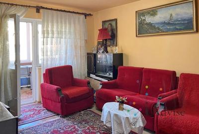 Apartament cu 2 camere decomandat în Tractorul