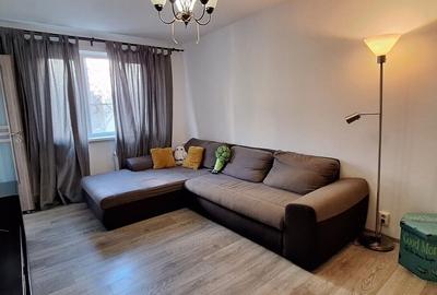 Apartament cu 3 camere semidecomandat, mobilat în Titan