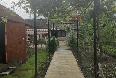 Casă cu 3 camere cu Teren 421 Mp în Central
