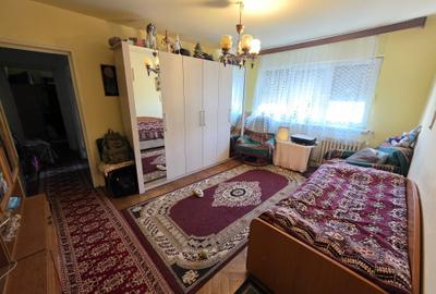 Apartament cu 4 camere semidecomandat în Dacia