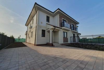 Casă cu 4 camere în Dumbrăvița