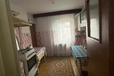 Apartament cu 3 camere decomandat în Astra
