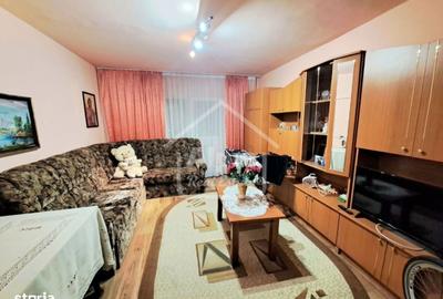 Apartament cu 3 camere decomandat în Dârste