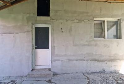 Casă cu 4 camere cu Teren 400 Mp în Călinești