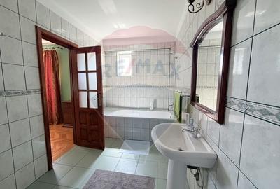 Casă individuală cu 4 camere cu Teren 1110 Mp în Bd. Coșbuc - 17