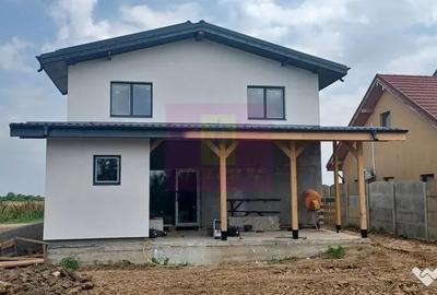 Casă cu 5 camere cu Teren 435 Mp în Săbăreni