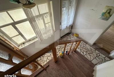 Casă cu 7 camere cu Teren 278 Mp în Central - 3