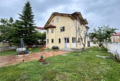 Casă individuală cu 7 camere cu Canalizare în Central