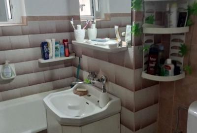 Apartament cu 3 camere decomandat în Piața Centrală