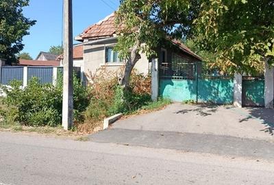 Casă cu 4 camere în Hotar