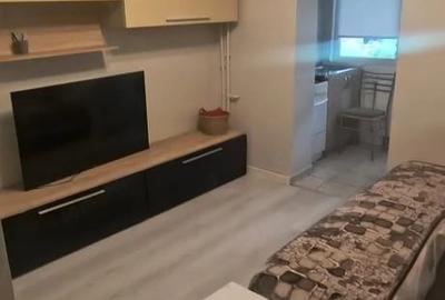 Garsonieră decomandată în Lipovei