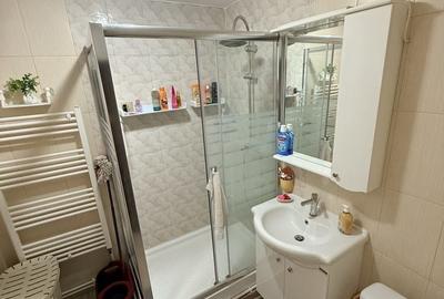 Apartament cu 3 camere decomandat în Crângași