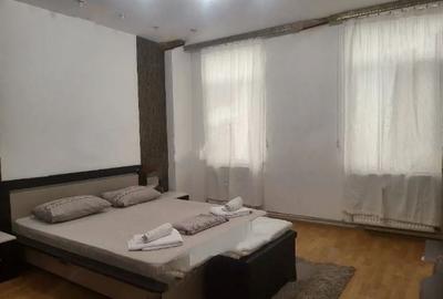 Apartament cu 3 camere decomandat, mobilat în P-ța Victoriei - 1