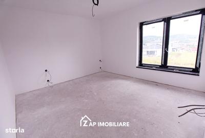 Casă cu 4 camere în Corunca
