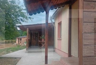 Casă cu 3 camere cu Teren 1300 Mp în Zăicești