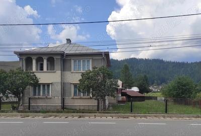 Casă cu 6 camere în Vama