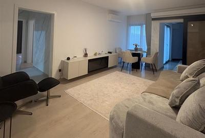 Apartament cu 3 camere semidecomandat, mobilat în Universității