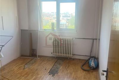 Apartament cu 4 camere decomandat în Tei - 2