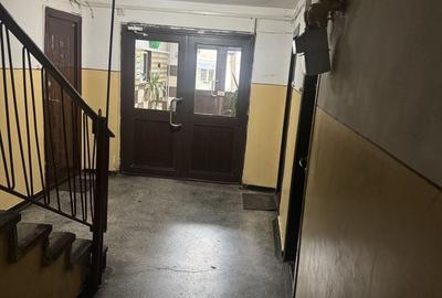 Apartament cu 2 camere semidecomandat în Berceni
