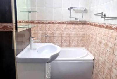 Apartament cu 3 camere decomandat în Micro 4 - 14