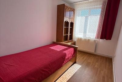 Apartament cu 3 camere semidecomandat în Central - 2