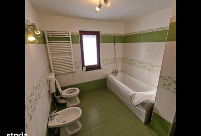 Casă cu 6 camere cu Teren 2676 Mp în Central - 2