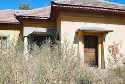 Casă cu 4 camere în Vârtopu