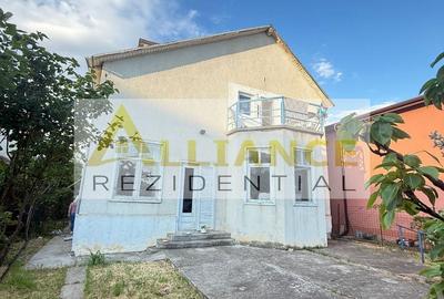 Casă cu 6 camere cu Teren 1500 Mp în Central