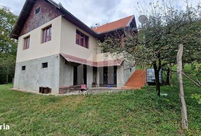 Casă cu 3 camere în Galda de Jos